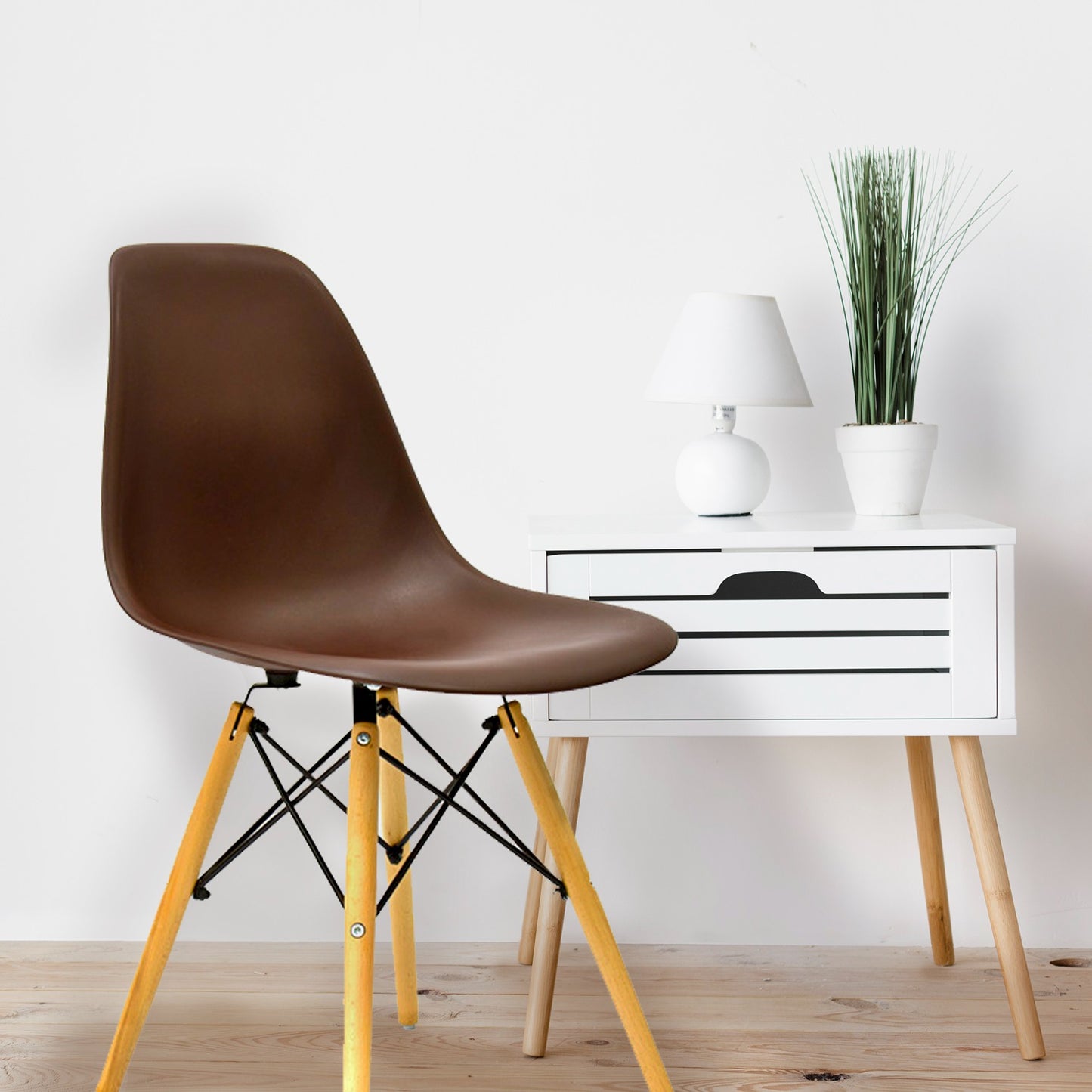 Silla Eames Café