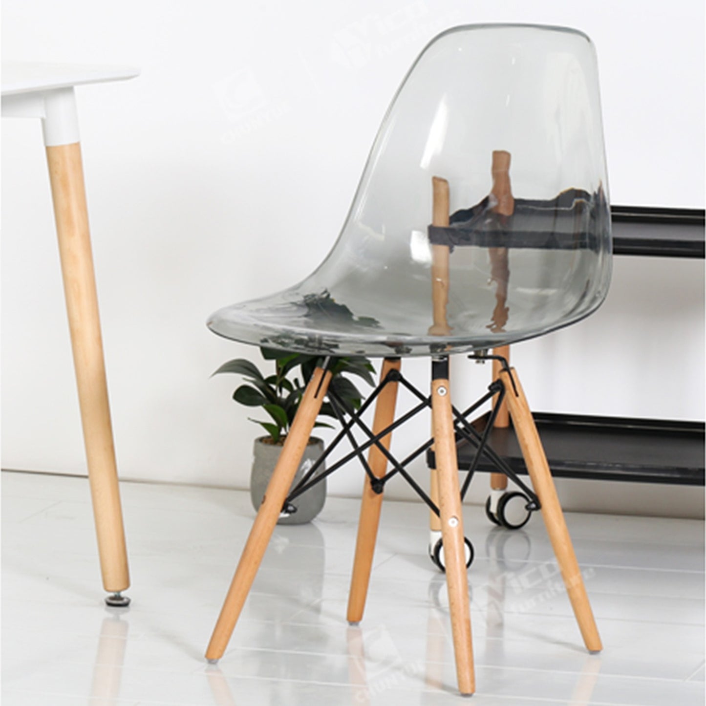 Silla Eames transparente Humo