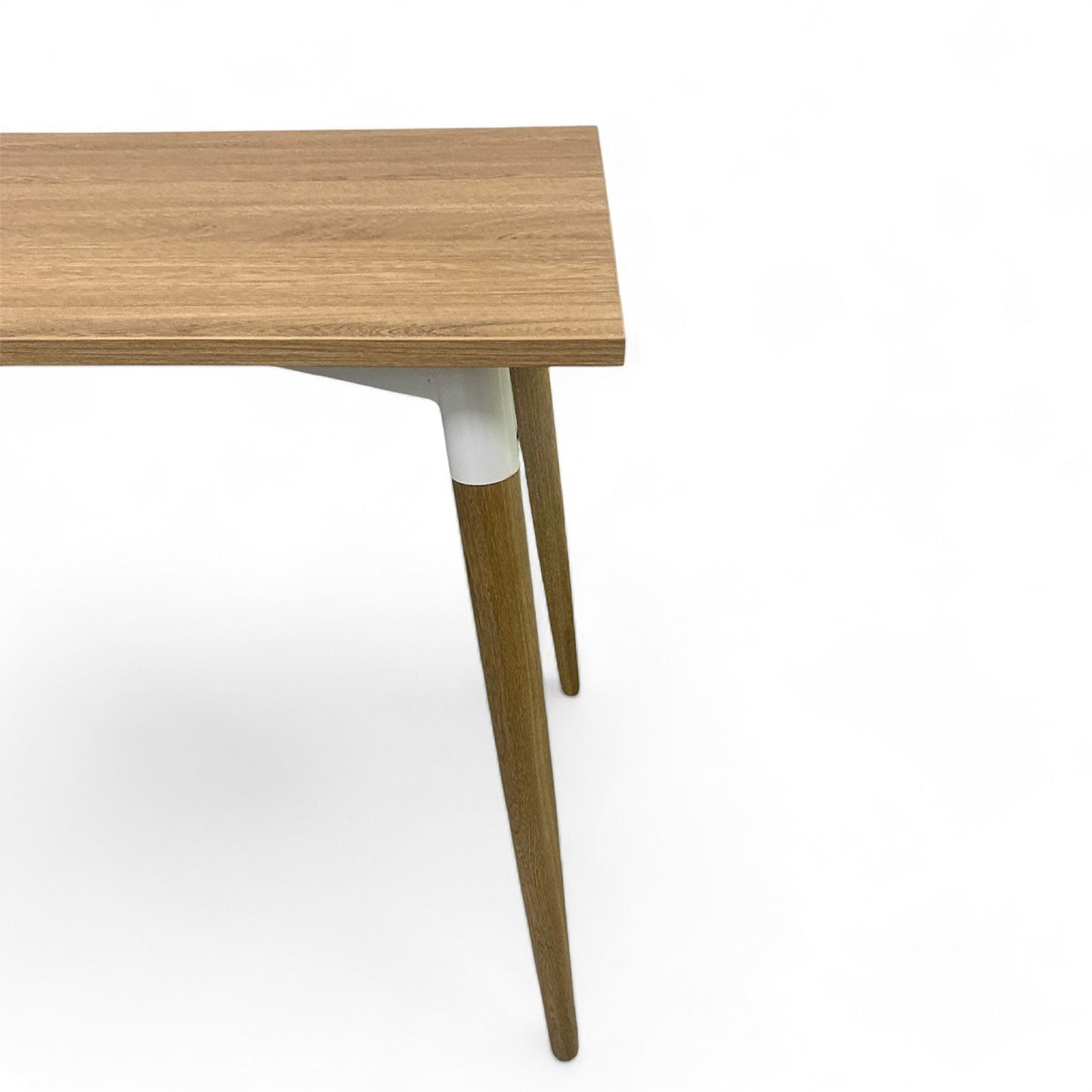 Juego de Comedor Premium Kano con 4 Sillas Eames blancas