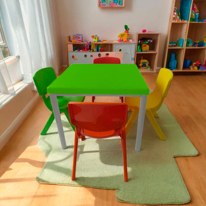 Mesa Infantil Andy verde con 4 Sillas Andy multicolor