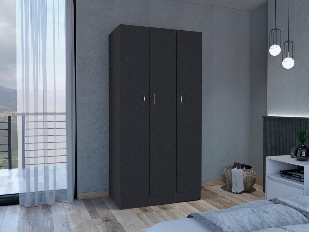 Closet Omayra Wengue