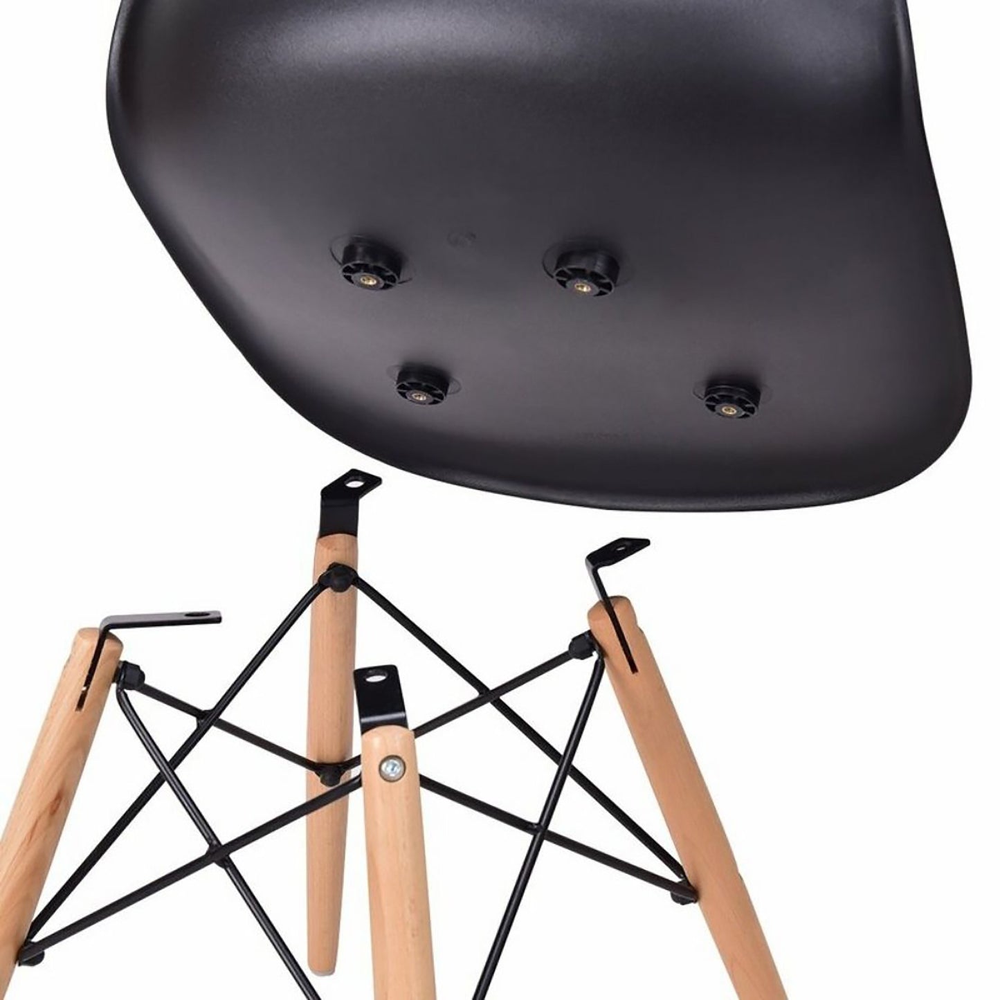 Juego de Comedor Madera Robledo con 4 Sillas Eames negra