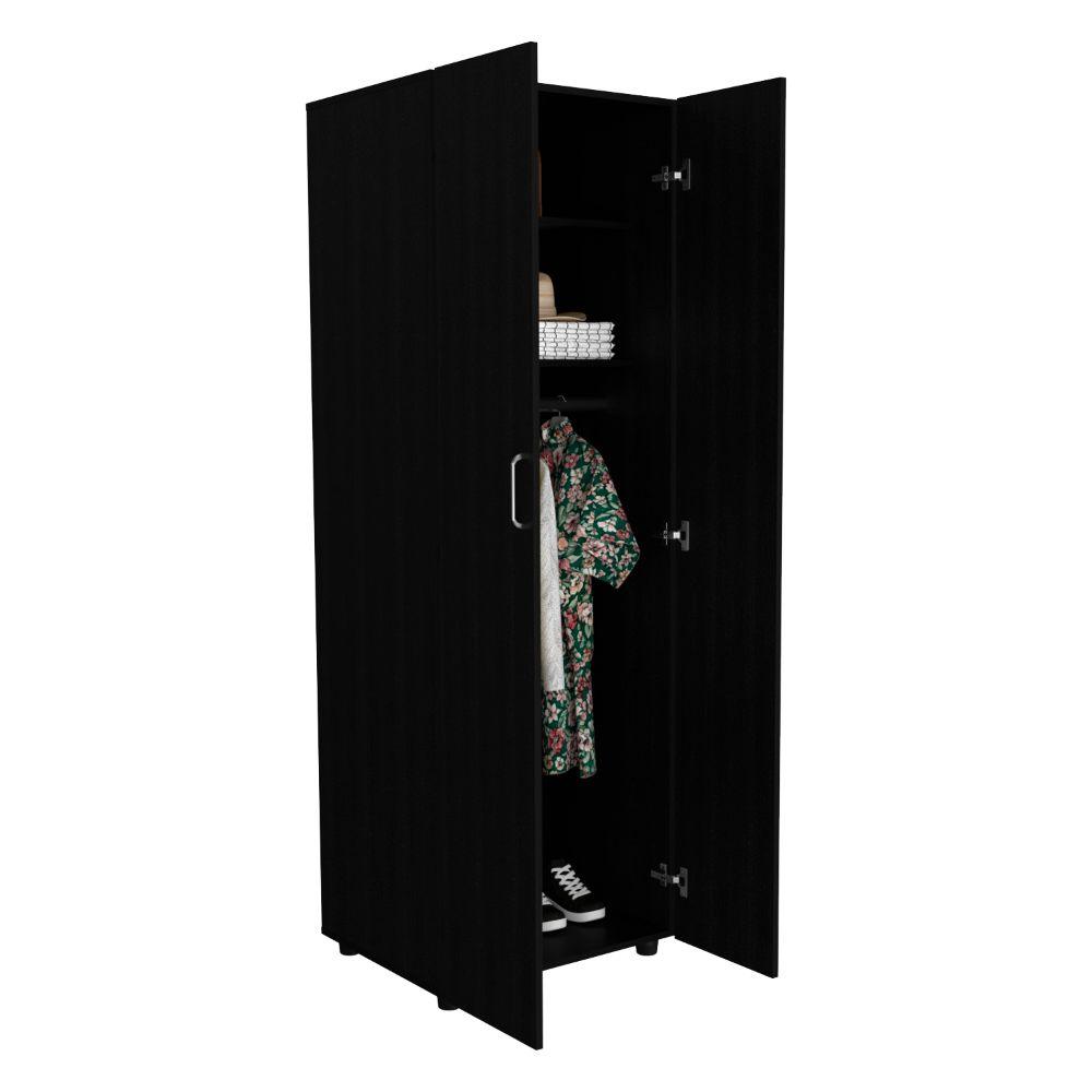 Closet Feroni Wengue
